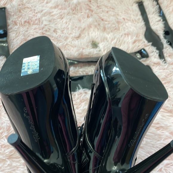 Size9 Blk Patton, leather boots with the straps with a lock and key. - Picture 2 of 5